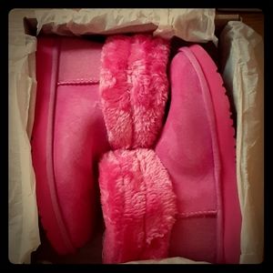 Pink Classic Mini uggs, never worn out.